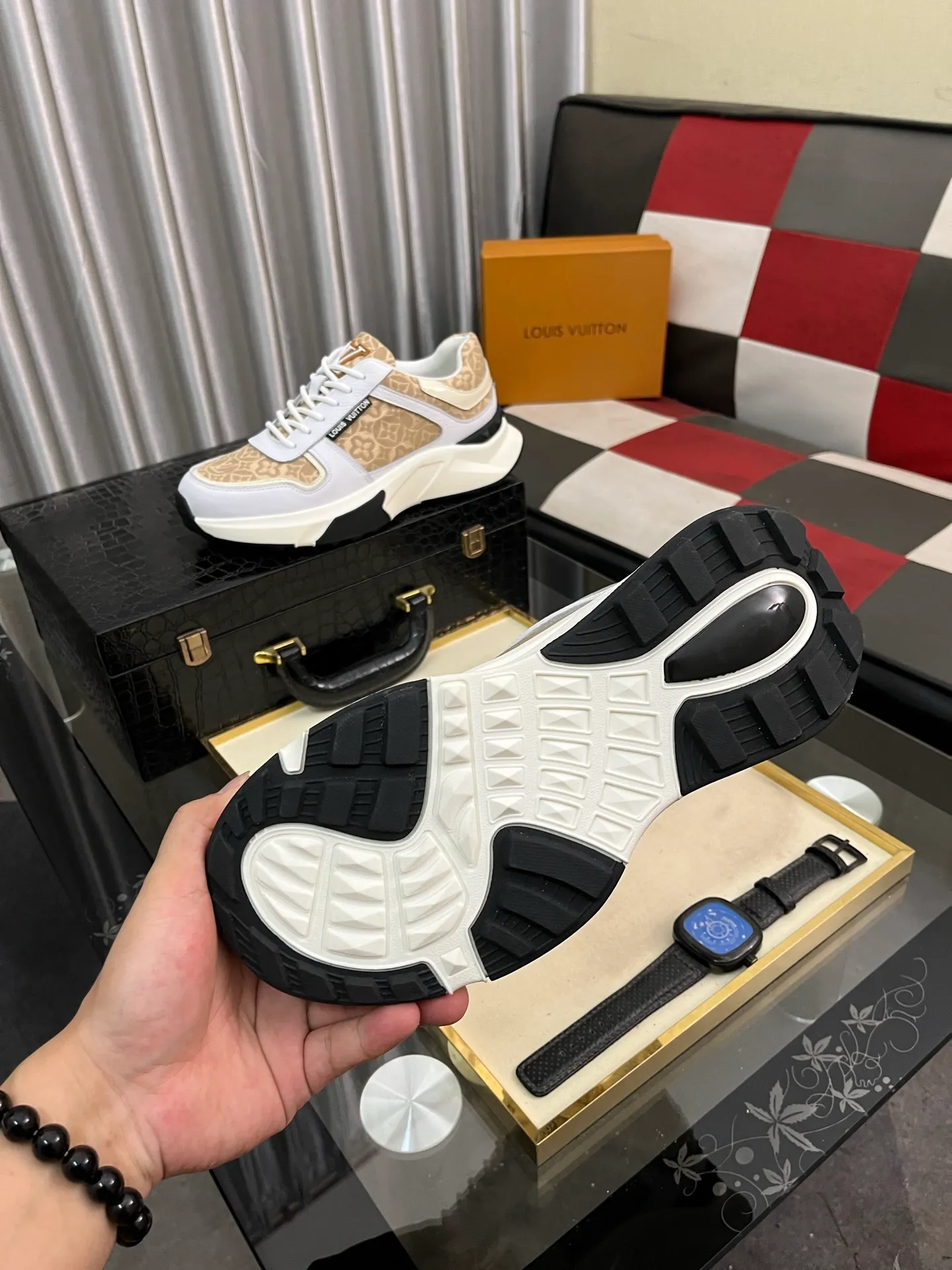 Men's shoes 💰458⌚️⌚️【LOUlS VUlTTON】Louis Vuitton ~ unique and casual style. LV counter purchasing 🏃casual shoes😍😍 are on sale at the men's counter at the same time. Italian imported brands select top-layer Italian cowhide. 🐑Sheepskin lining (refuses to discolor and grind feet) Sole: Original sole specially provided by the original factory 🎬Better in kind Code number: 38-444⃣️Color selection